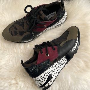 Only worn once. I wore them with cargo pants and received a lot of compliments.